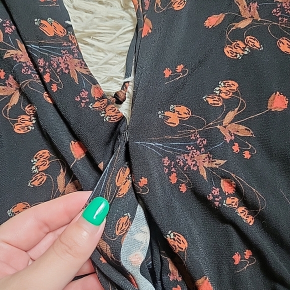 *SOLD* BCBGeneration Bodysuit Faux Wrap Open Back with Tie Floral Fall S - Picture 3 of 11